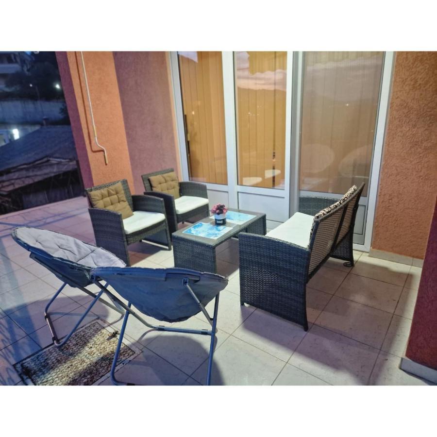 Family Apartment-Dilorena Bar Kültér fotó